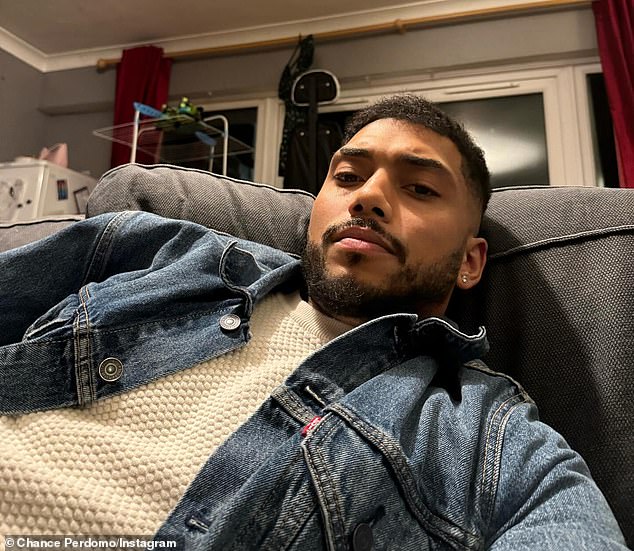 The Generation V actor shared the snap with his one million followers along with a selfie he took while lying on a couch.
