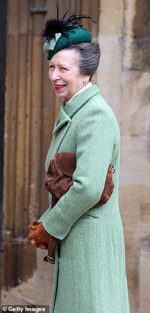 1711919136 278 Lady Louise Windsor misses Easter Sunday service at St Georges