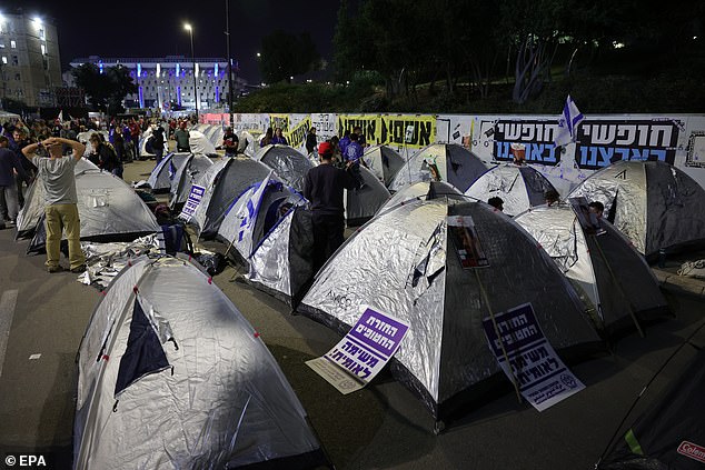 Protesters set up tents during Sunday's protest in Jerusalem.