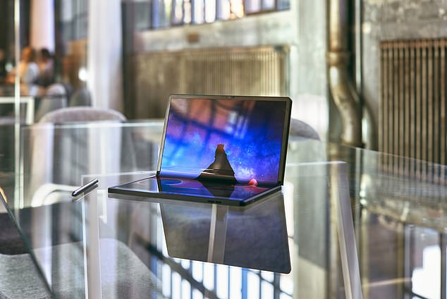 The Thinkpad X1 Fold can be used in many different ways (Lenovo)