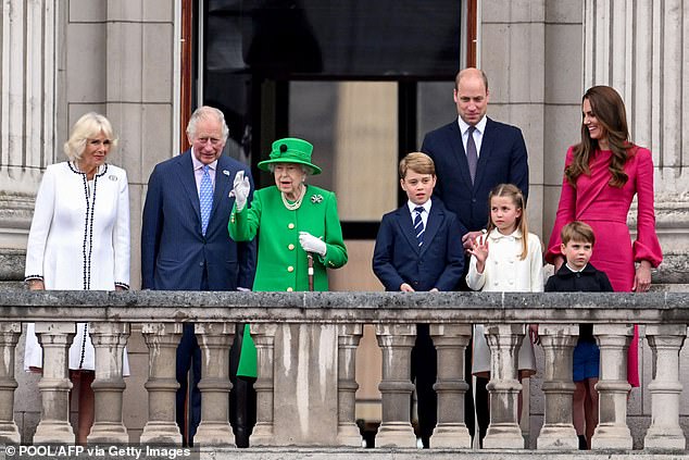 The late Queen's final appearance on the balcony of Buckingham Palace demonstrated the monarch's commitment to duty above all else, royal experts said, and offered a sweet insight into her relationship with her son.