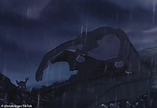 In heartbreaking scene, Littlefoot's mother dies after saving him from a T-Rex