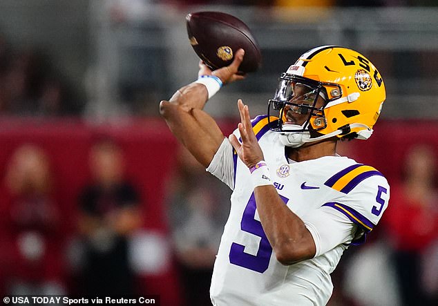 Jayden Daniels' elbow appears shattered while throwing the ball against Alabama
