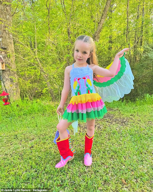Jamie Lynn Spears posted a series of adorable photos of her youngest daughter, five-year-old Ivey Joan Watson.