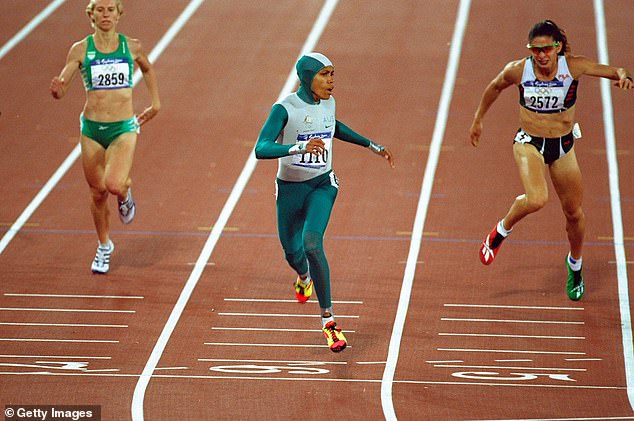 Freeman crosses the line to win gold in the women's 400m final at the Sydney 2000 Olympics