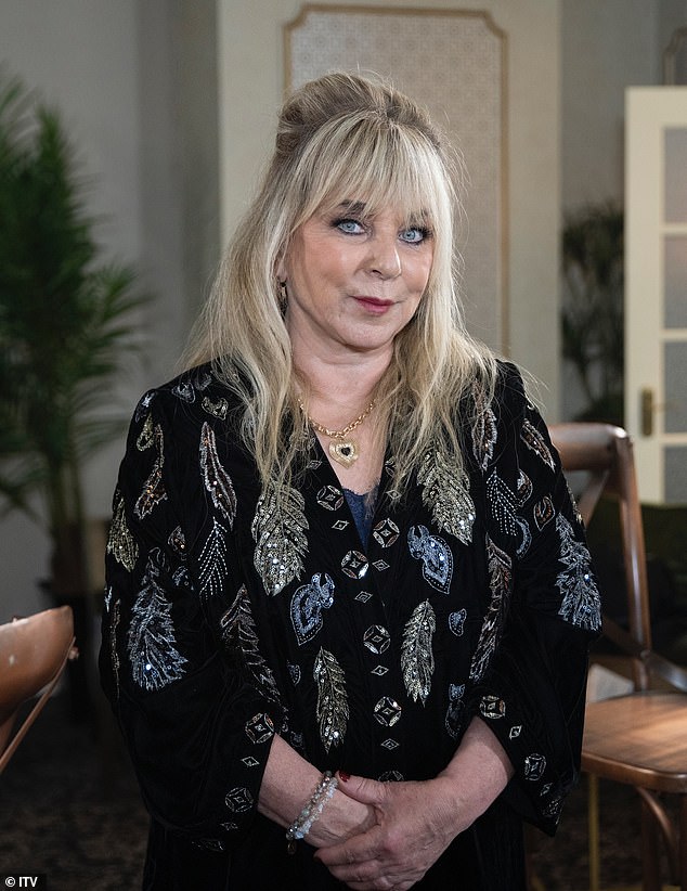 Coronation Street has cast Absolutely Fabulous actress Helen Lederer in a guest role as a love interest for the show's oldest character Ken Barlow (Bill Roach)