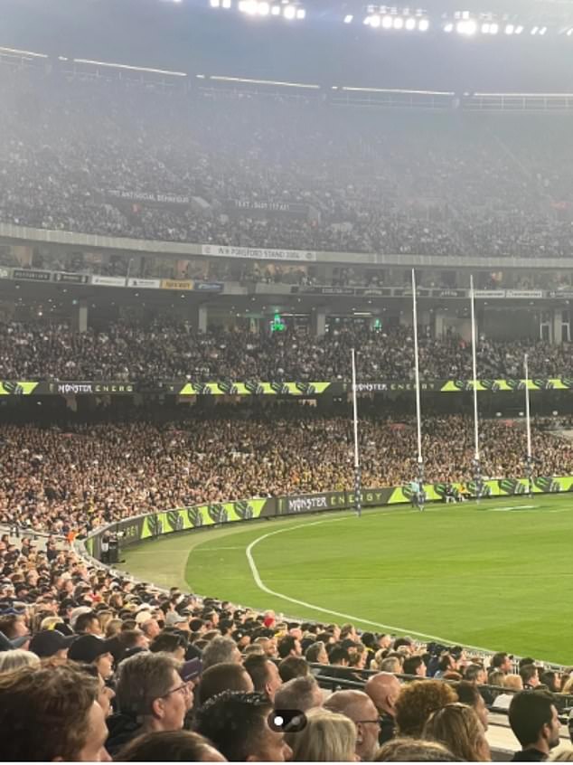 Footy fans discovered what appeared to be a problem with the boundary at the MCG
