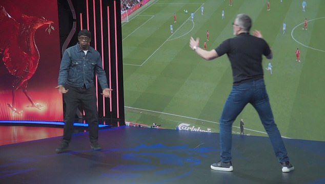 Wright and Jamie Carragher discussed the clip to make sure they were on the same page for the live show.