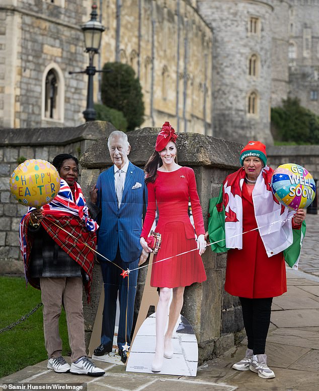 Royal well-wishers seen outside Windsor Castle this morning to greet the King and Queen Camilla