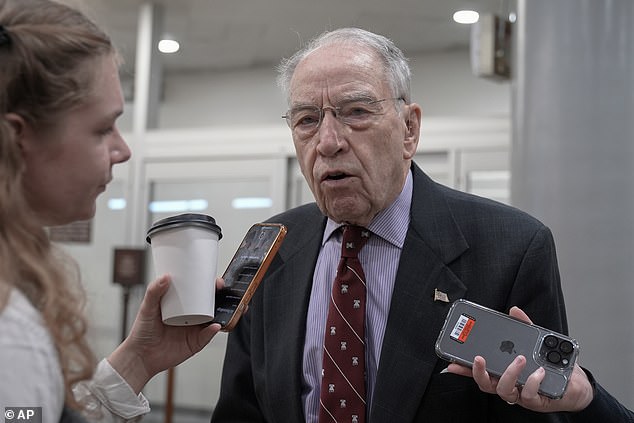 Iowa Senator Chuck Grassley chastises Department of Defense after Army