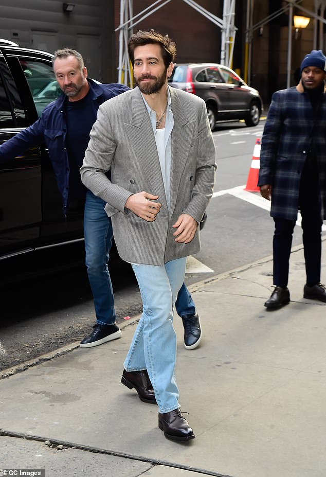 Jake Gyllenhaal looked handsome as he headed into an interview with GMA