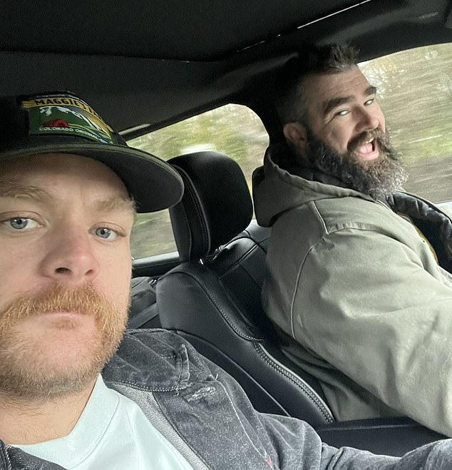 Jason Kelce gave former Eagles teammate Beau Allen a lift to a signing event on Saturday