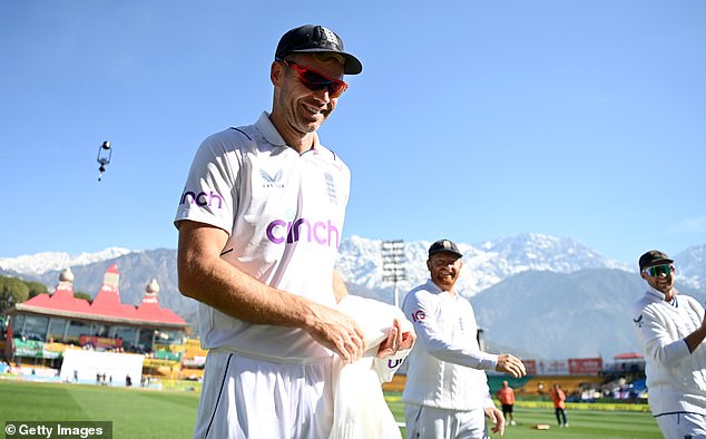 Jimmy Anderson took his 699th and 700th wickets in Test cricket on the third day of England's fifth Test against India