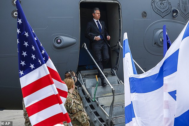 US Secretary of State Antony Blinken disembarks from a plane upon his arrival in Tel Aviv last week to try to dissuade Netanyahu from carrying out a military operation in Rafah.