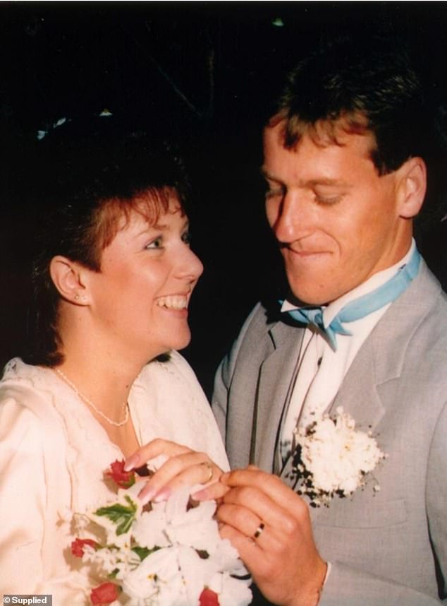 The ex-husband of Kathleen Folbigg, the woman who was wrongly jailed for killing the couple's four children, has died of a heart attack.  Craig and Kathleen Folbigg pictured.