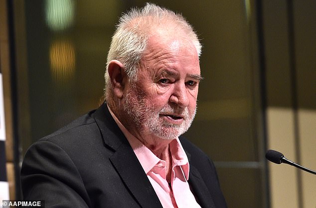 Prominent Melbourne youth social worker Les Twentyman has died aged 76.  His death was announced in a statement from the Les Twentyman Foundation on Saturday.