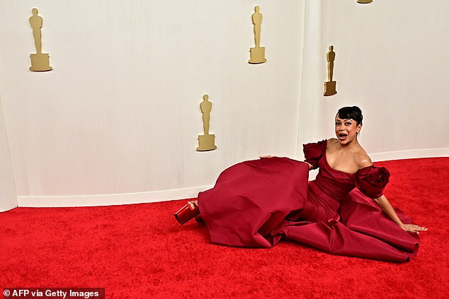 Youtuber-actress Liza Koshy took a nasty tumble at the 2024 Academy Awards on Sunday night