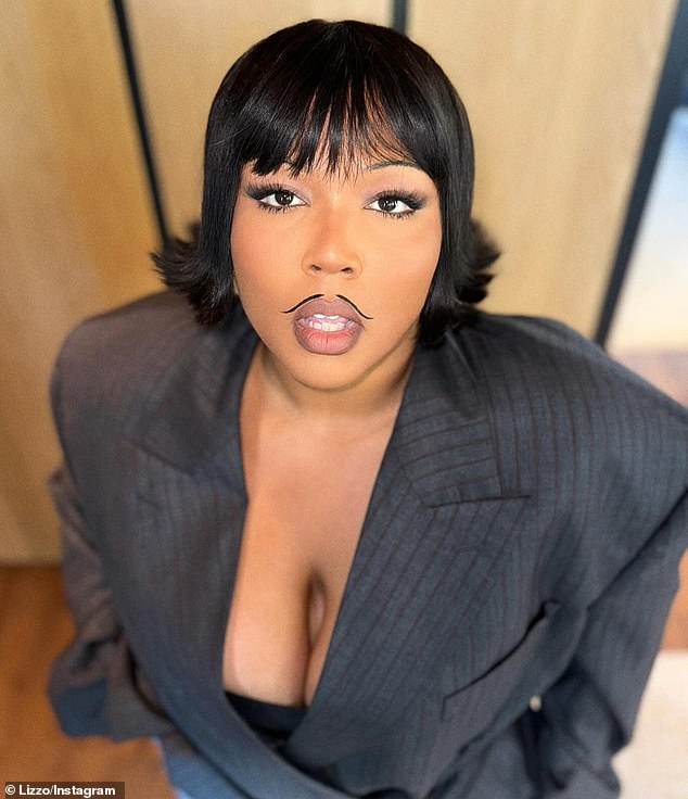Lizzo showed off a whole new look with her 12.2 million Instagram followers by sharing a post on her Monda account.