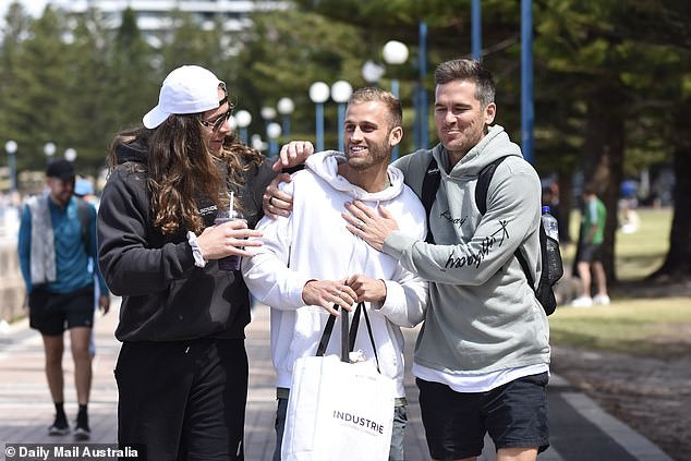 The group was seen walking along Coogee Beach, engaged in lively conversation and laughter.