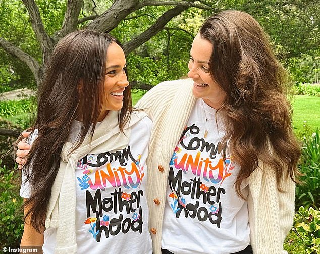 Kelly shared an image of her and the Duchess wearing 'Community Motherhood' t-shirts in support of a Moms' Alliance campaign on Instagram.