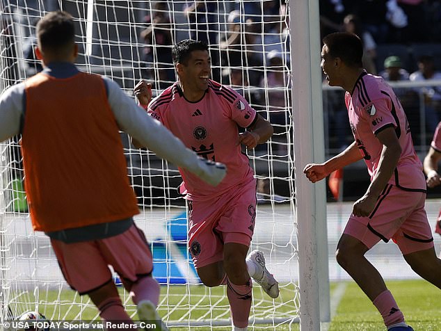 Luis Suárez (center) saved the day for Inter Miami: he scored twice from the bench to win 3-1