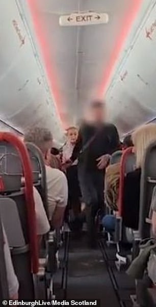 Disruptive passenger kicked off plane in Porto Santo