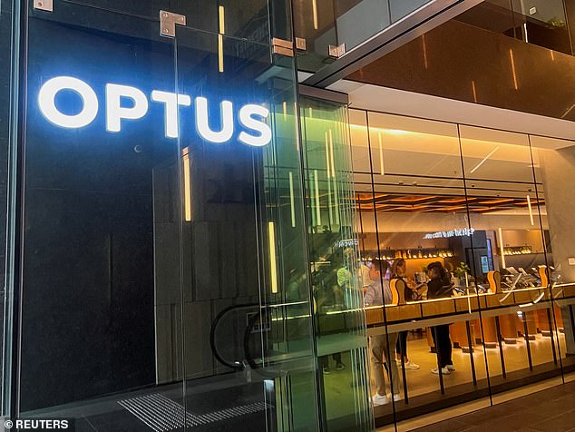 A calling issue is affecting Optus customers - and the company is working to try and fix the problem.