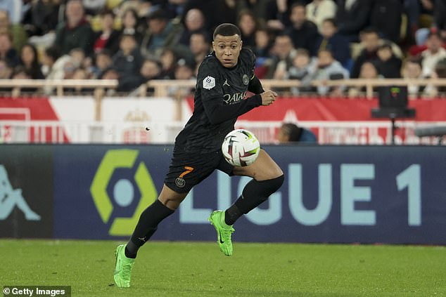 Kylian Mbappé was substituted at half-time and substituted early for the second time in as many games.