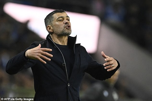 Porto coach Sergio Conceicao has filed a legal complaint against the mayor of a Spanish town for an alleged fight at a children's soccer tournament