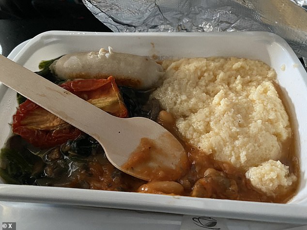 Qantas lounges The shocking pictures a frequent flyer claims shows