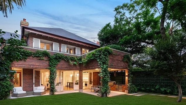 A stunning mansion in Sydney's eastern suburbs has been acquired by Shark Tank star and tech multi-millionaire Robert Herjavec