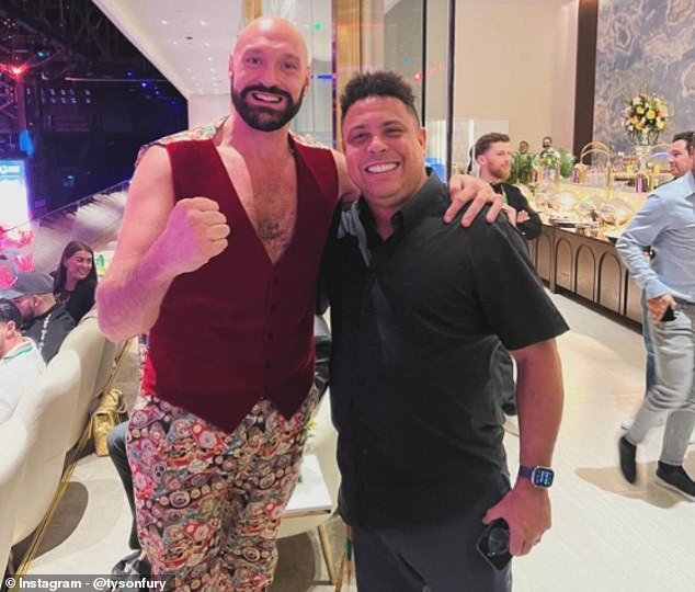 Tyson Fury and Ronaldo Nazario smiled and hugged each other as they looked forward to Anthony Joshua's fight with Francis Ngannou.