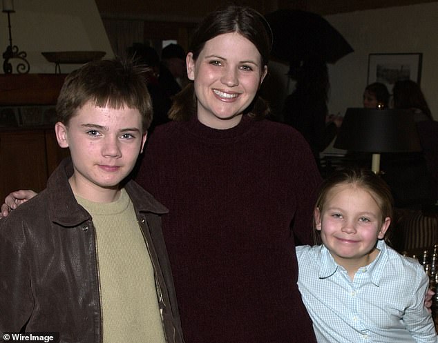 Jake Lloyd is seen with his mother Lisa and sister Madison, who died in 2018 at the age of 26