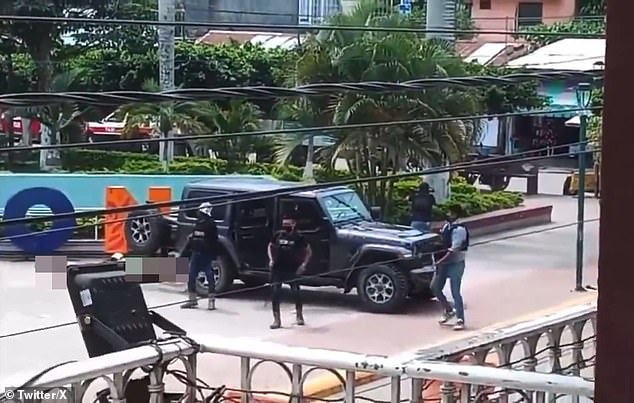 Gunmen from the Veracruzana mafia cartel were seen dumping the body parts of two people on a street in Cazones de Herrera, Mexico, on Monday.  No arrests were made