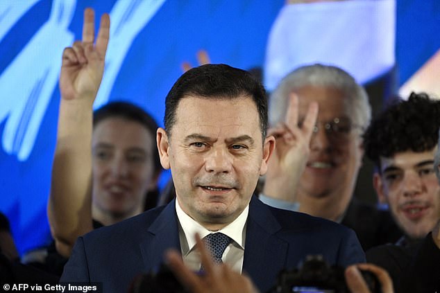 The leader of the Democratic Alliance (AD), Luis Montenegro, addresses his followers last night at the party's headquarters during the election night, in Lisbon.