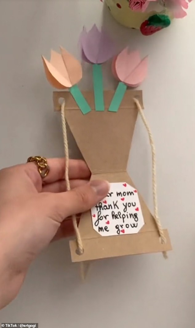 TikTok artist creates beautiful Mothers Day gift for people on