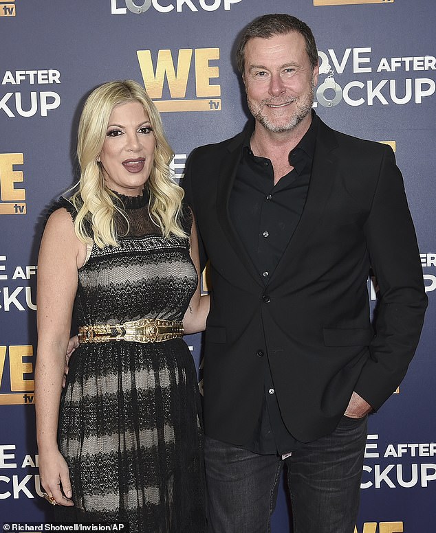 Tori Spelling's 90210 co-star Ian Ziering showed his support for her after she officially filed for divorce from husband Dean McDermott on Friday.
