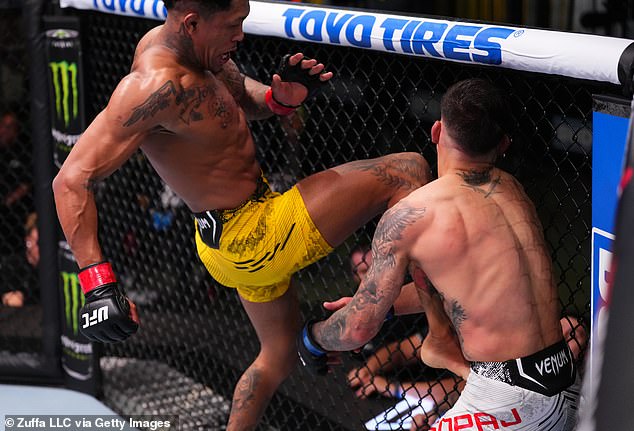 Vinicius Oliveira landed a flying knee to knock out Bernardo Sopaj at the end of the third round.