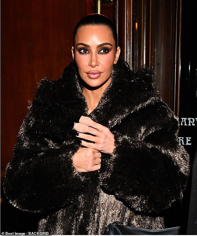 What happened to Kim?  Kardashian had her fingers in casts as she left Le Voltaire restaurant in Paris on Sunday night.