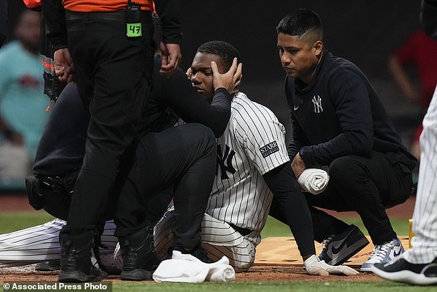 New York Yankees outfielder Óscar González suffered a fractured eye socket on Monday.