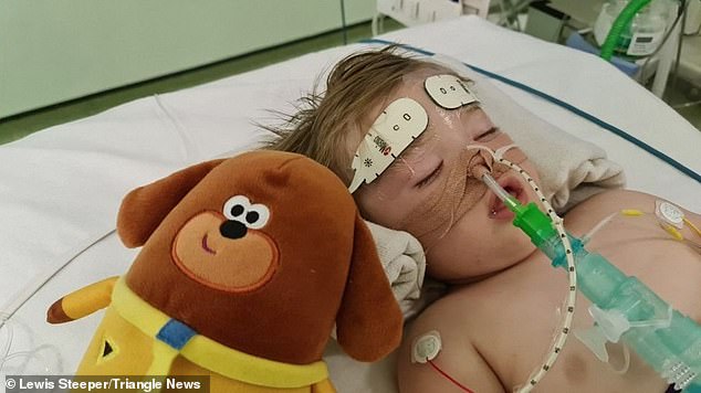 Oliver Steeper surrounded by tubes at Evelina London Children's Hospital before he died