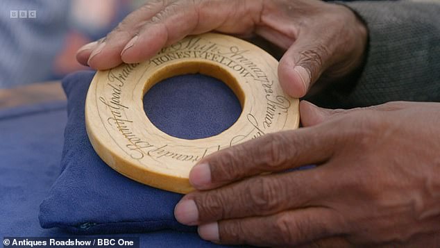 The guest had brought an ivory disc, which she revealed she had bought 36 years ago for £3, and which Ronnie revealed came from the slave trade.