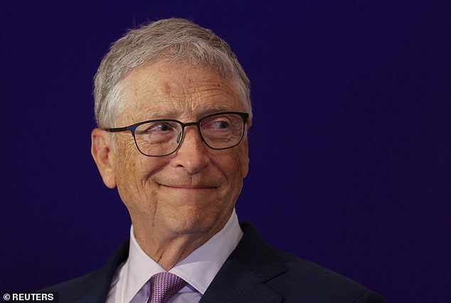 Bill Gates, the founder of Microsoft, believes that artificial intelligence agents will replace Internet search and shopping sites like Amazon