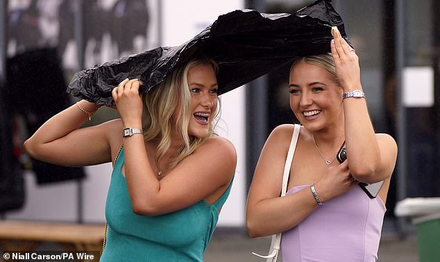 A duo appeared in good spirits as they arrived at Fairyhouse Racecourse in Co Meath today.