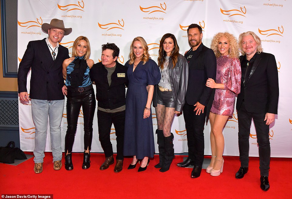 Michael and Pollan made sure to pose on the red carpet with the night's Grammy-winning artists (from LR): Jason Isbell, Sheryl Crow, and members of the band Little Big Town.