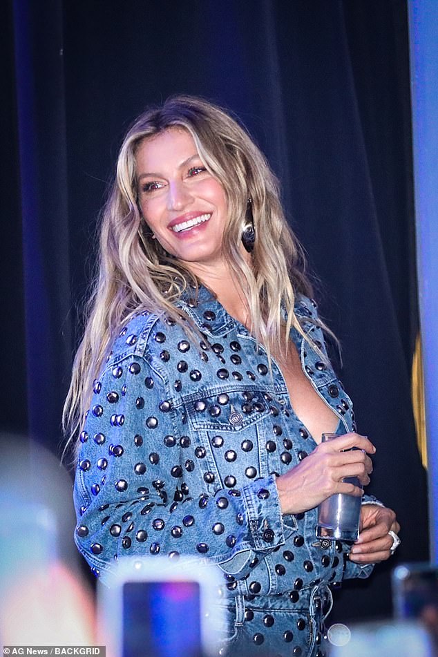 The mother of two, who is currently dating Joaquim Valente, opted to style her golden blonde locks in loose waves, which cascaded down her back and shoulders.