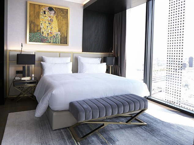 The hotel has decided to auction the bed in which Ronaldo slept for charity