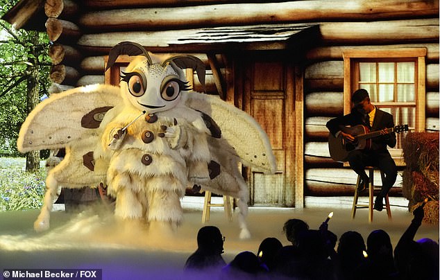 Poodle Moth took the stage and sang The House That Build Me by Miranda Lambert accompanied by a guitarist