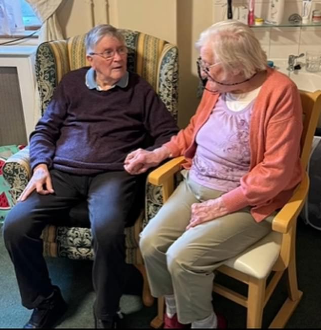1712213142 305 Heartwarming moment former husband and wife with dementia are reunited