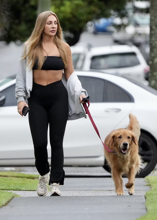 Stepping out amid the drama, Eden showed off her incredible figure in a black bralet and flared pants, which she paired with a gray hoodie.